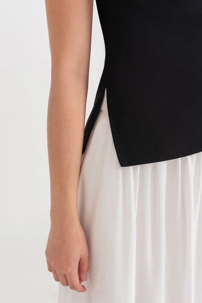 Sleek Charm Top - Áo ôm Tuytsi
