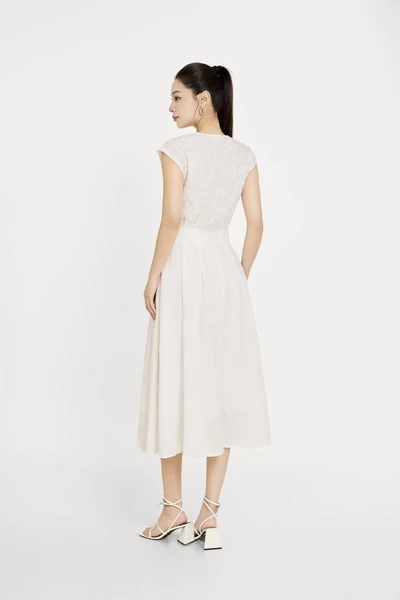 Urban Grace Blouse – Áo ôm cổ V
