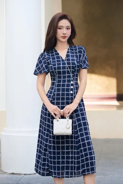 Đầm caro xòe Chic Flared