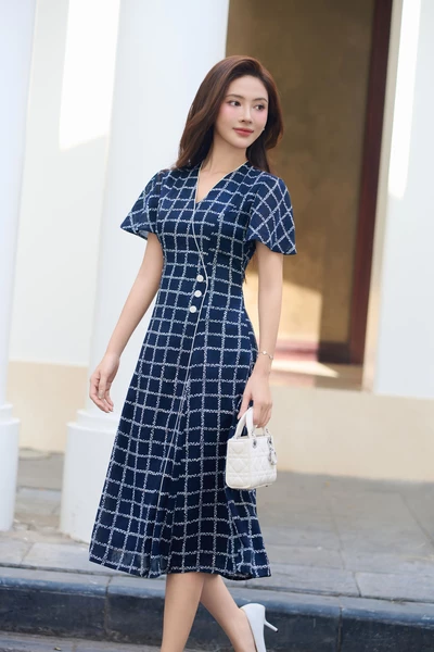 Đầm caro xòe Chic Flared