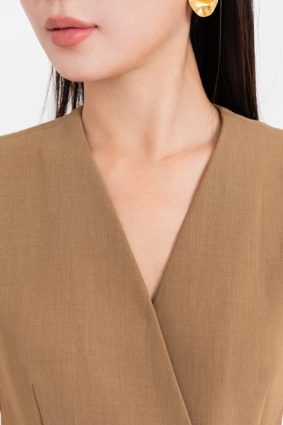 Áo kiểu cổ V Subtle