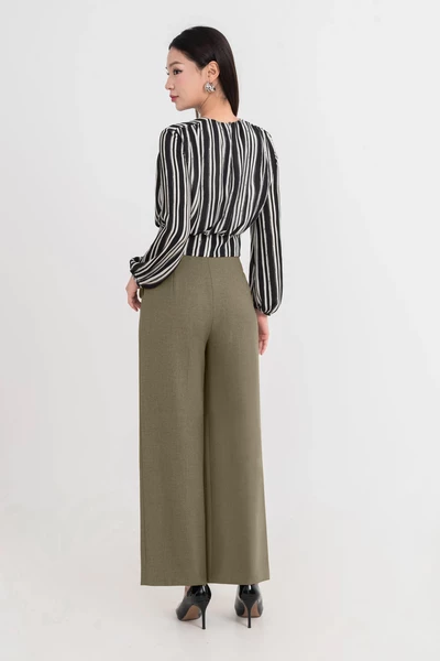 Áo blouse kẻ họa tiết