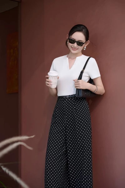 Áo thun ôm cổ kiểu