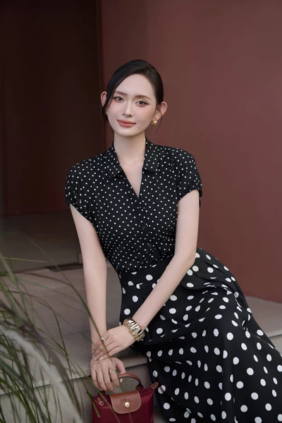 Áo sơ mi chấm bi cổ đức