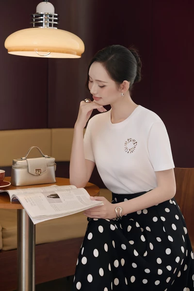 Áo thun lưng cách điệu