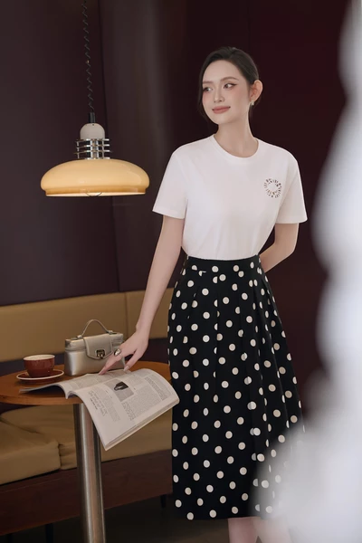 Áo thun lưng cách điệu