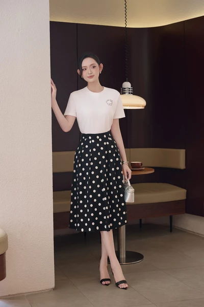 Áo thun lưng cách điệu