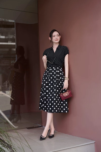 Áo sơ mi chấm bi cổ đức