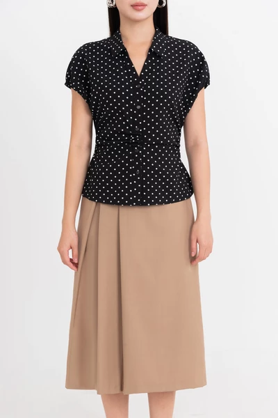 Áo sơ mi chấm bi cổ đức