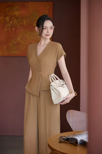 Áo kiểu cổ V Subtle