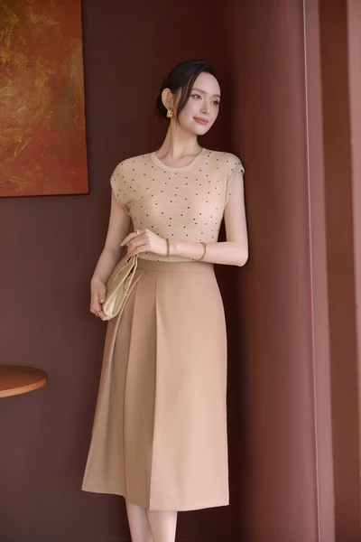 Áo thun ôm chấm bi