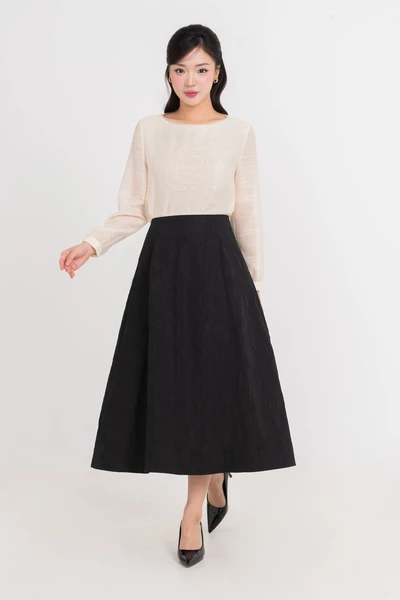 Áo dệt kim thêu hoa Cream