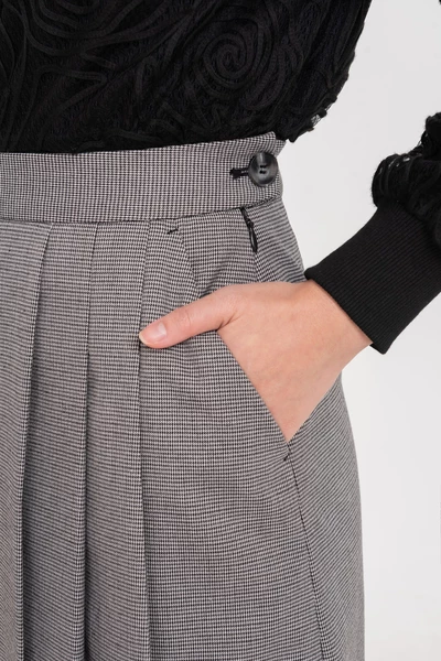 Chân váy Tuytsi kẻ