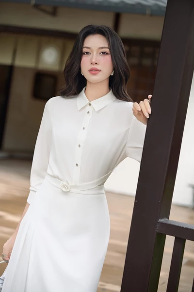 Áo sơ mi lụa trắng