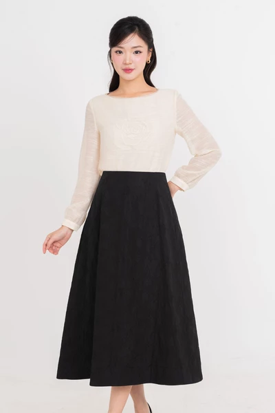 Áo dệt kim thêu hoa Cream