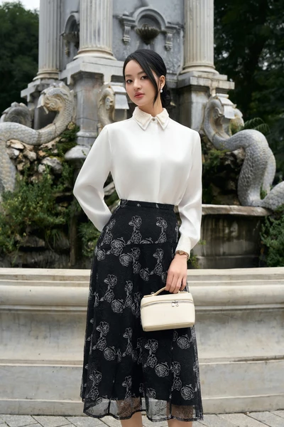 Chân váy ren hoa Midi