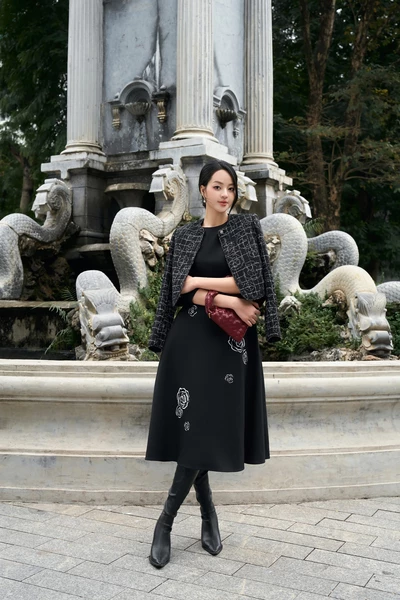 Đầm xòe Embroidered Floral