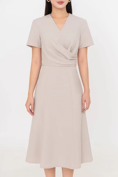 Áo sơ mi cổ V xếp nếp