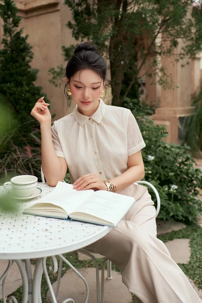 Áo sơ mi hoa nhí cổ đức