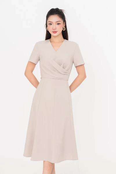 Áo sơ mi cổ V xếp nếp