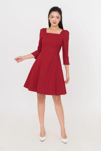 Đầm Tweed đỏ cổ vuông