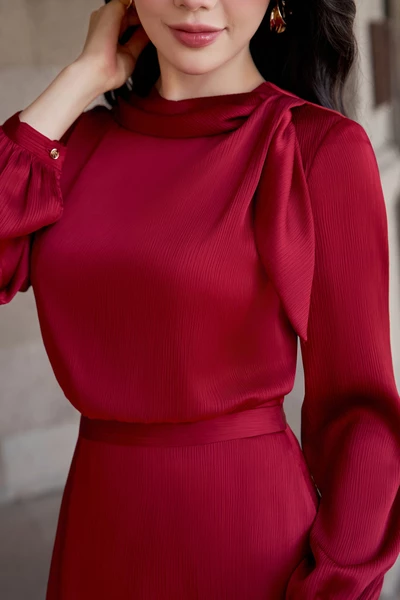 Đầm lụa đỏ cổ xếp Elegant
