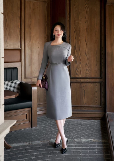 Đầm ôm cổ lệch Grace