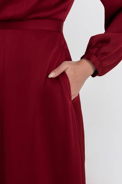 Đầm lụa đỏ cổ xếp Elegant