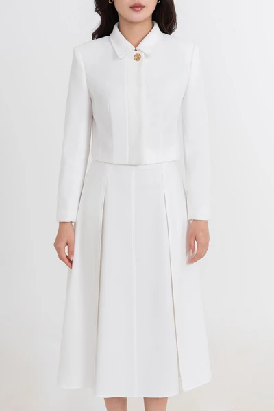 Áo khoác cổ đức White Cropped