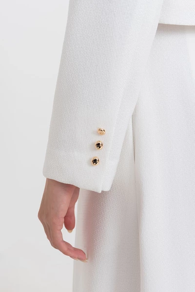 Áo khoác cổ đức White Cropped