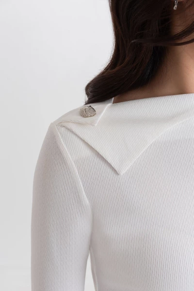 Áo thun ôm cổ kiểu