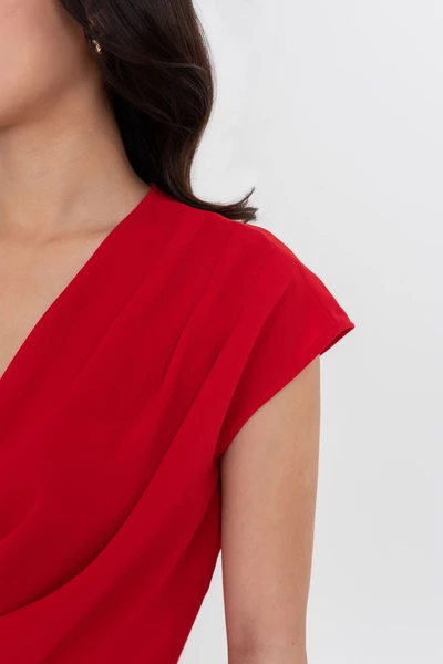 Áo kiểu ôm cổ V cách điệu