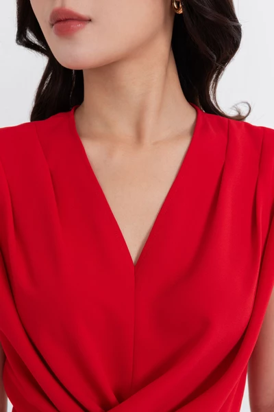 Áo kiểu ôm cổ V cách điệu