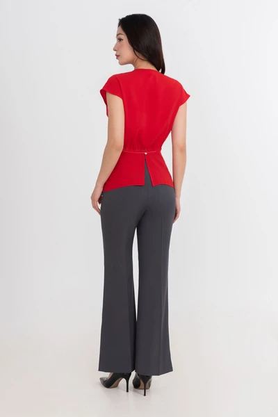 Áo kiểu ôm cổ V cách điệu