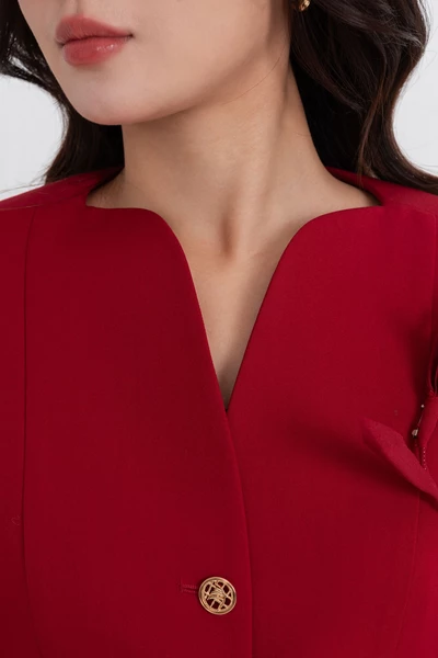 Áo Blazer đính hoa cách điệu