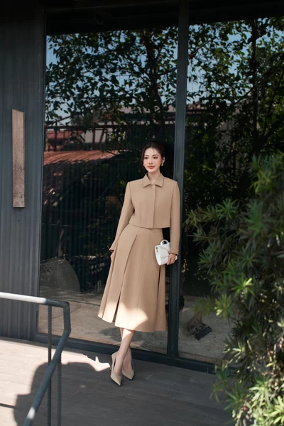 Áo khoác cổ đức Camille Cropped