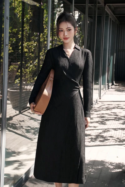 Đầm vân ôm cổ V cách điệu