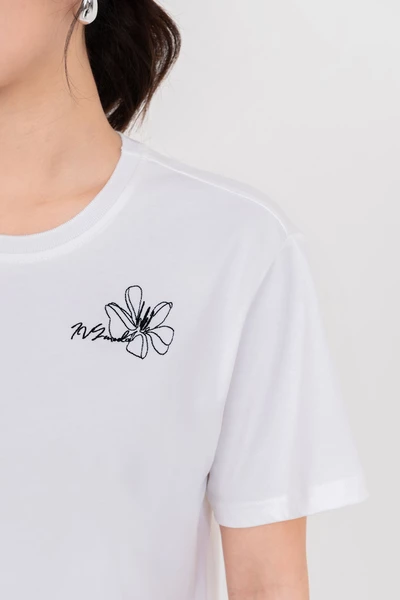 Áo thun thêu hoa Minimal Bloom