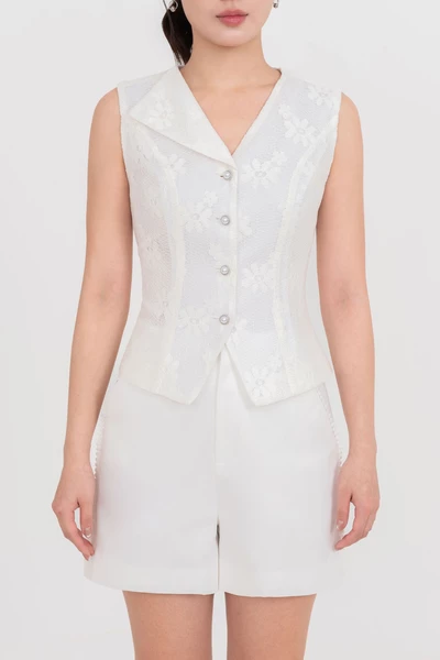 Quần shorts viền ren