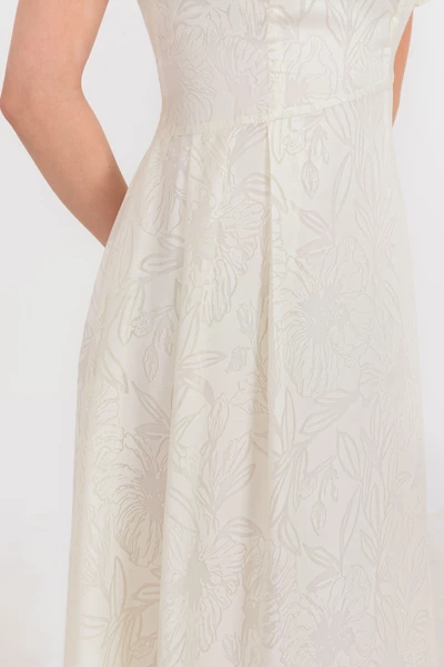 Đầm hoa nổi Ivory Midi