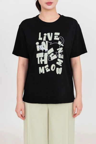 Áo thun chữ Graphic Tee