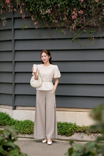 Áo kiểu Blooming Touch