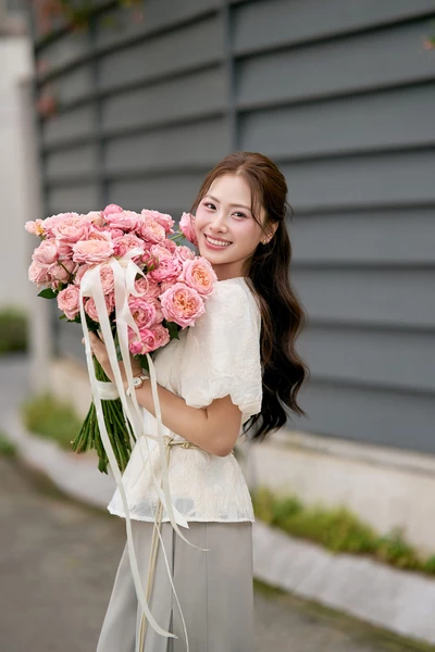 Áo kiểu Blooming Touch