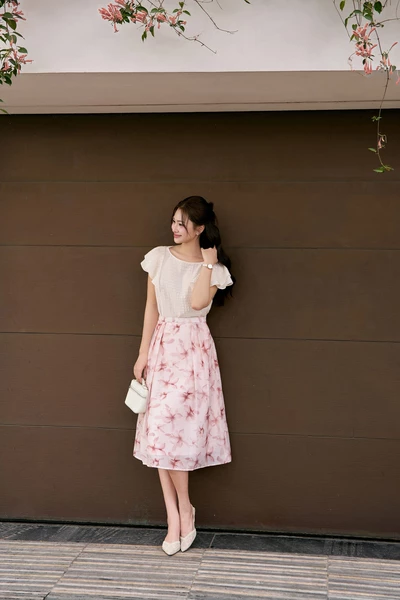 Áo kiểu Petal Light