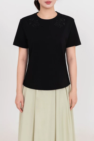 Áo thun hoa cách điệu