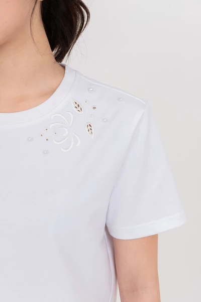 Áo thun hoa cách điệu