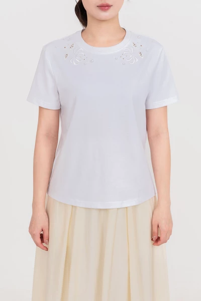 Áo thun hoa cách điệu