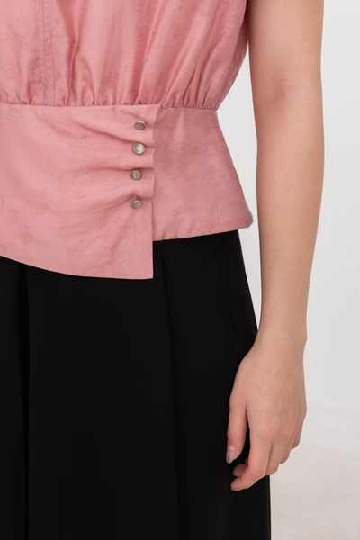 Áo sơ mi lụa ôm cổ tròn