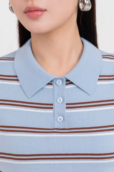 Áo len kẻ cổ đức