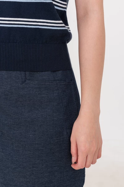 Áo len kẻ cổ đức